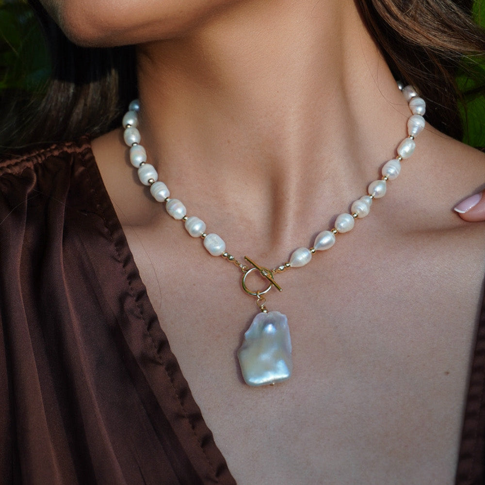Collar Perlas con Dije de Nácar